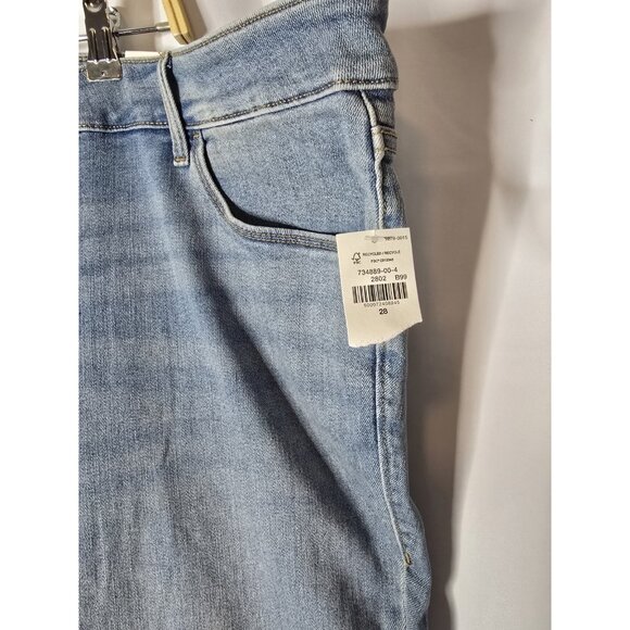 Old Navy women’s Light Wash High Rise Straight Jeans- Size 28- Plus Size- NWT - Picture 2 of 9